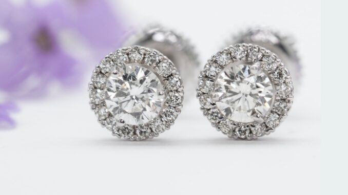 Give Diamond Jewellery As A Memorable Retirement Gift